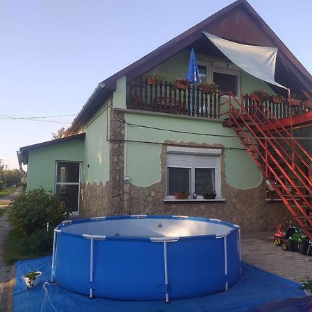 Etus Vendeghaz 2 Villa Балатонфенивес Екстериор снимка